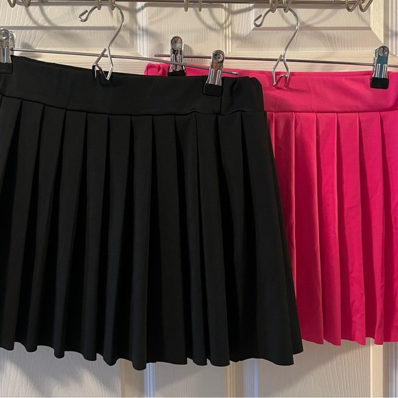 The Unbranded Brand Dresses & Skirts - Stylish Black and Pink Pleated Mini Skirt Set